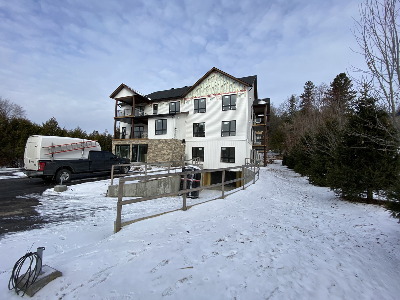 Construction de ferme de toit dans les Laurentides