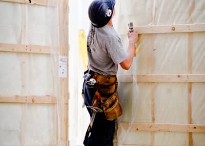 Installation de murs préfabriqués dans les Laurentides